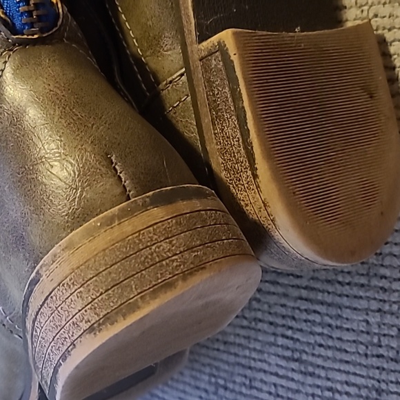 Boots - Picture 8 of 8